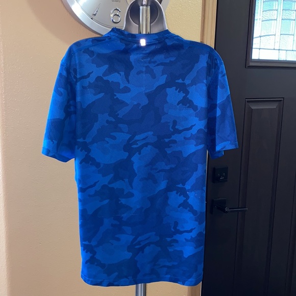 MEN’S Nike running dry fit shirt with reflective Nike swoosh & reflective tab - Picture 4 of 9